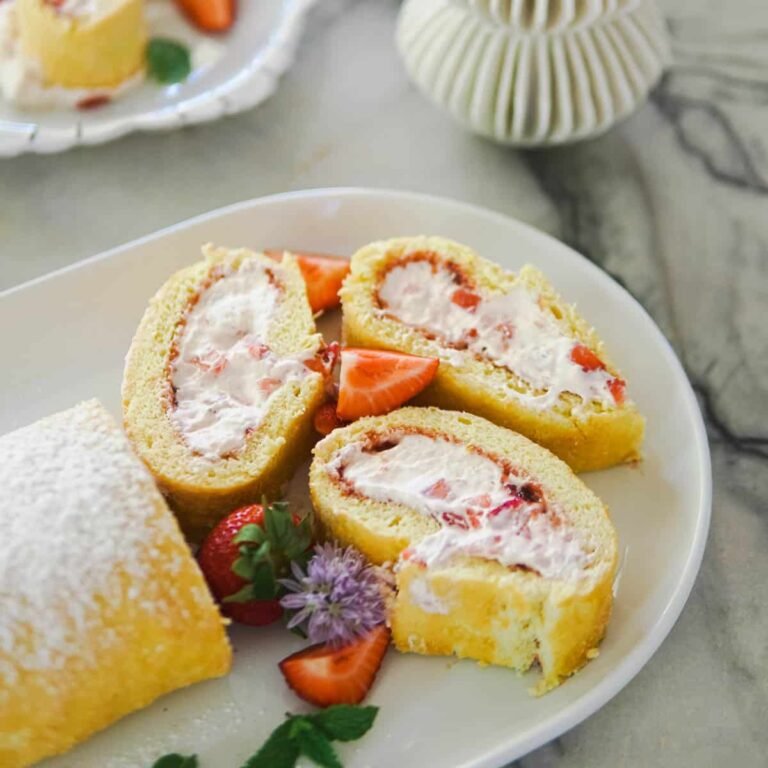 Die deutsche Erdbeercreme-Rolle, die Sie unbedingt probieren müssen!